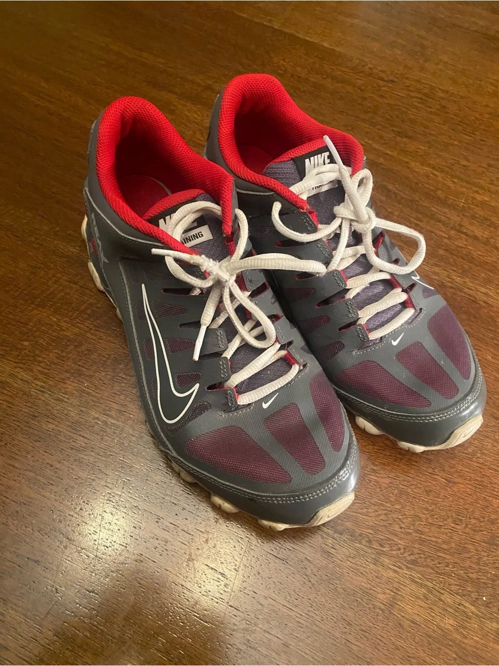 Nike Reax men’s size 8 Gray and red Athletic Sneakers with White Laces
